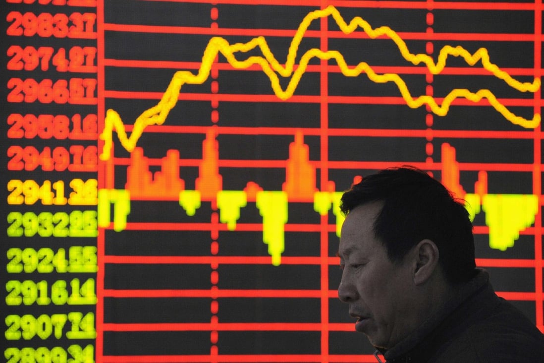 An investor monitors stock information on an electronic screen at a brokerage house in Taiyuan, Shanxi province, Photo: Reuters
