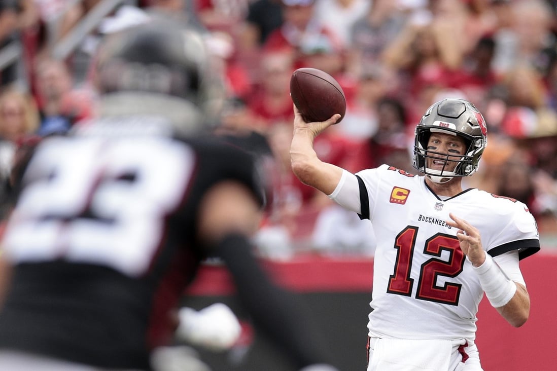 Tom Brady throws five touchdowns and remains unbeaten against the