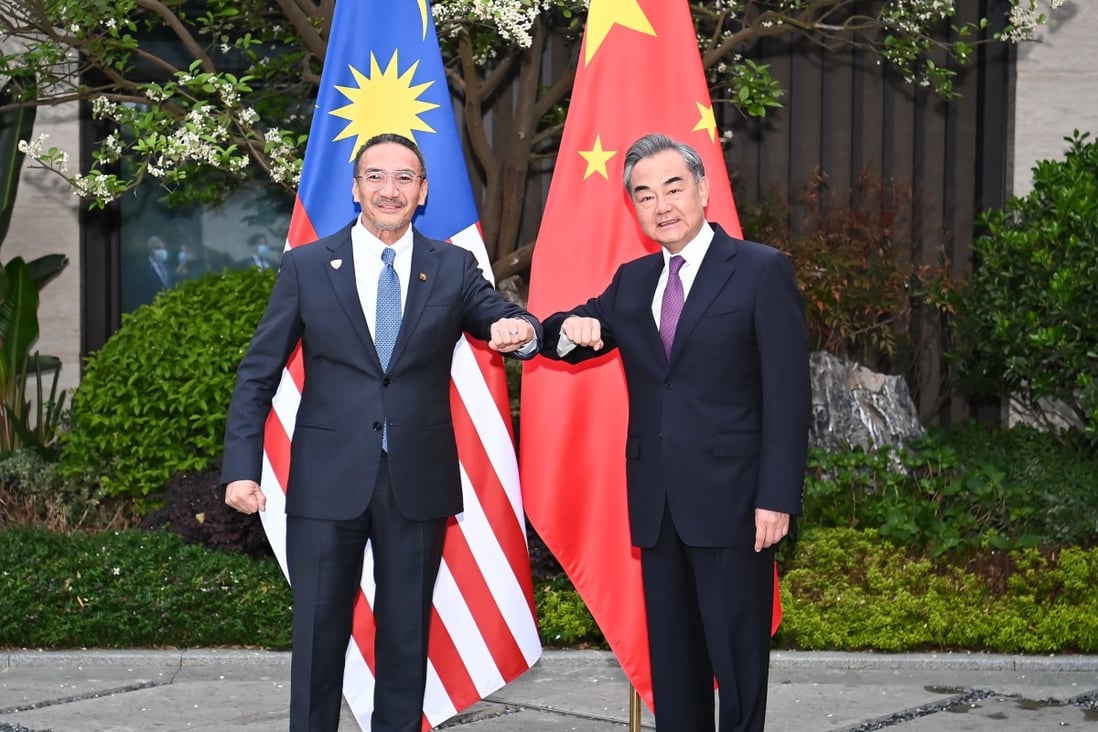 Malaysia’s foreign minister Hishammuddin Hussein (left) with his Chinese counterpart Wang Yi in April. Photo: Xinhua