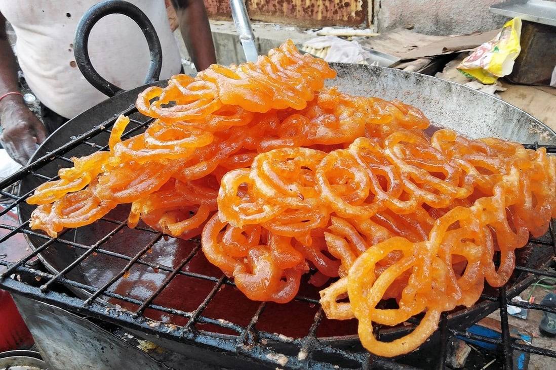 Fresh jalebis at a street stall. Unlike other Indian sweets, which are largely milk-based, this snack is made by deep-frying a batter made of flour, yogurt, cardamom powder and saffron, which is then dipped in a sweet syrup. Photo: Pradeep Chamaria