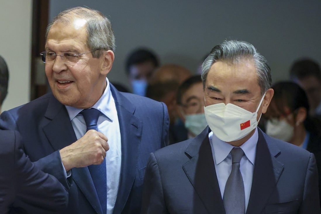 Russian Foreign Minister Sergey Lavrov, left, and Chinese Foreign Minister Wang Yi in Dushanbe, Tajikistan on September 16. Photo: Russian Foreign Ministry Press Service via AP