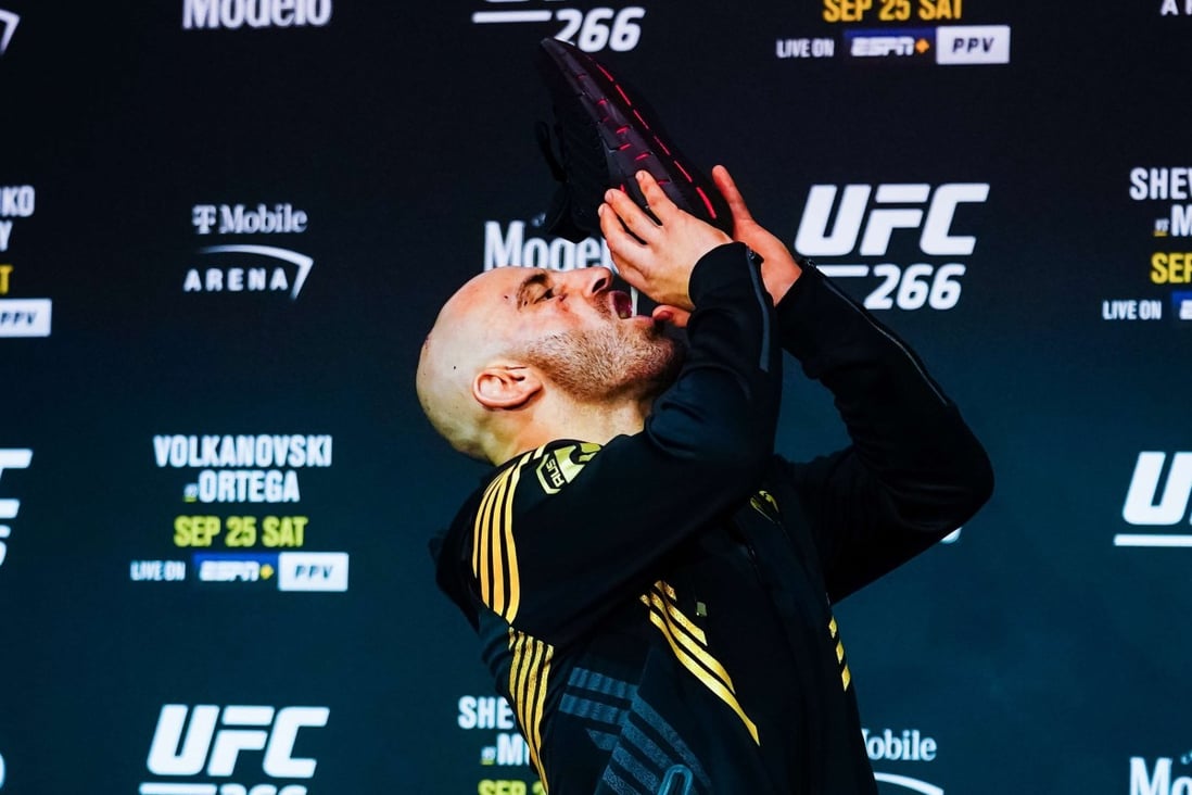 Alexander Volkanovski celebrates with a ‘shooey’ during his post-fight press conference after his win against Brian Ortega at UFC 266. Photos: AFP