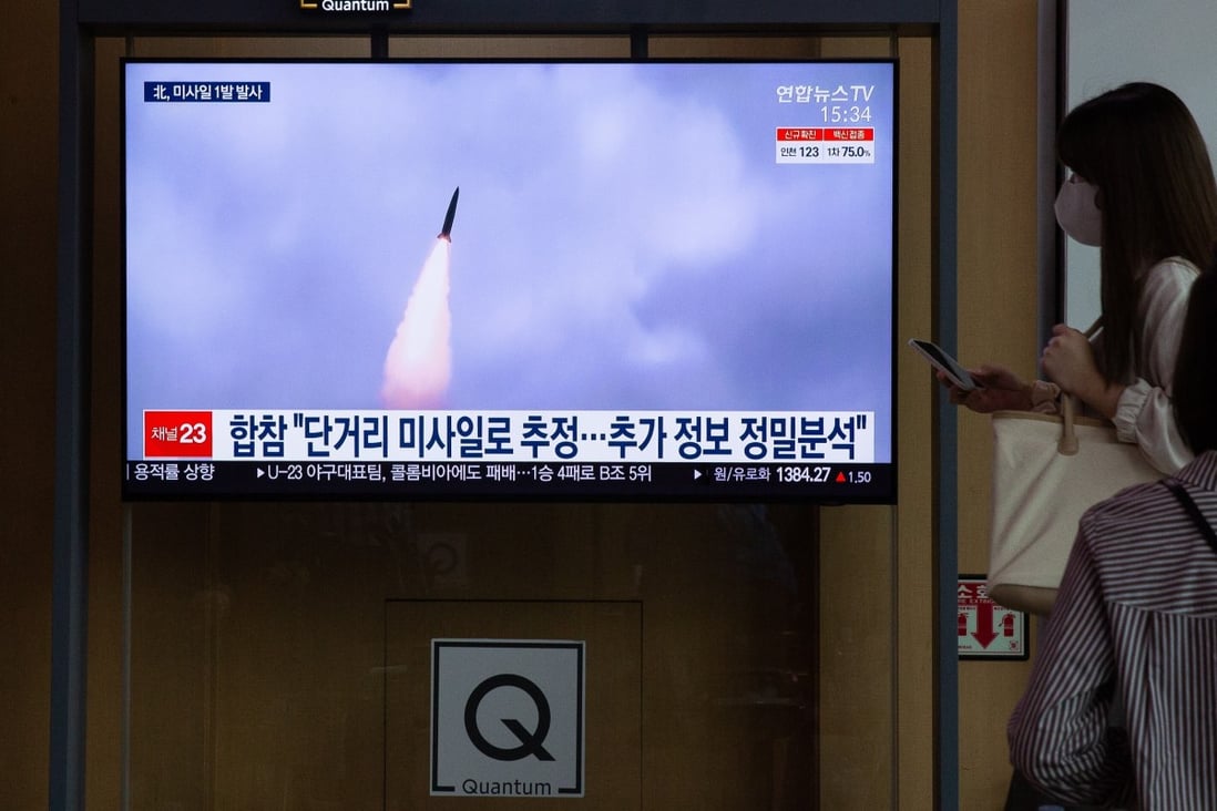 People watch the news at a station in Seoul after it was reported that North Korea had fired a ballistic missile into the Sea of Japan on September 28. Photo: EPA-EFE