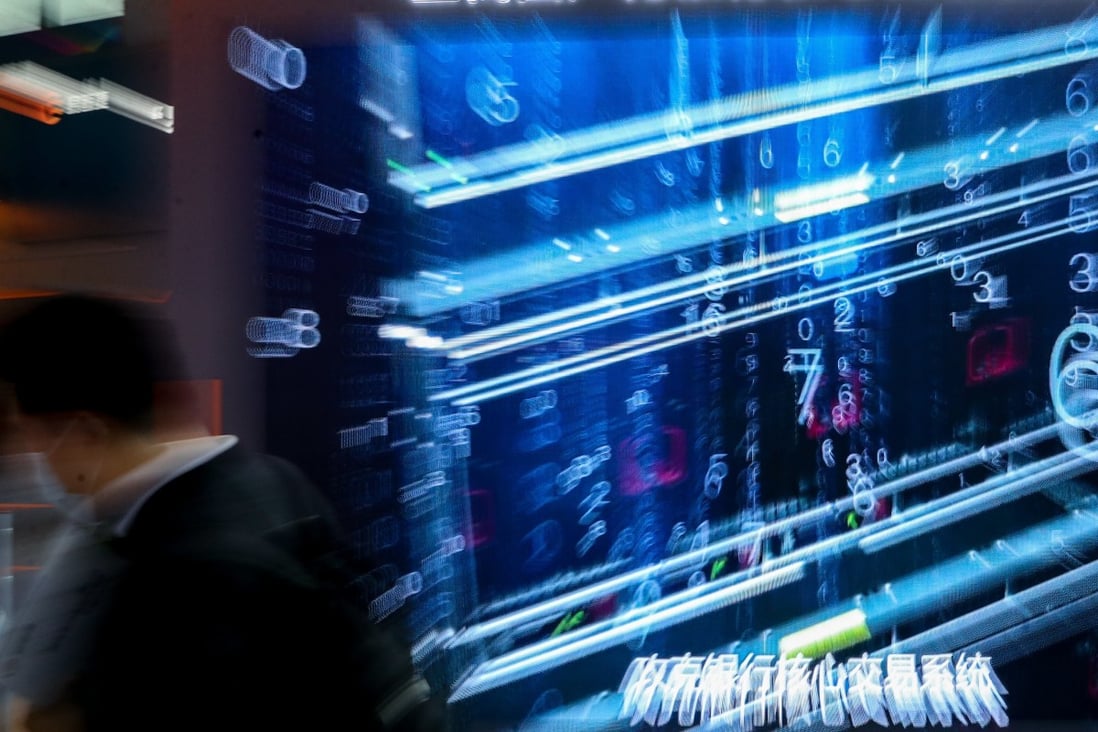 A visitor watches a video at the China International Big Data Industry Expo 2021 in Guiyang, China, on May 26, 2021. Photo: Xinhua
