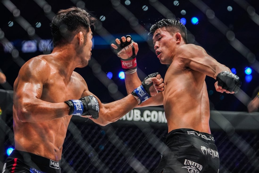 Ok Rae-yoon and Christian Lee (right) exchange during their lightweight title fight. Photo: ONE Championship