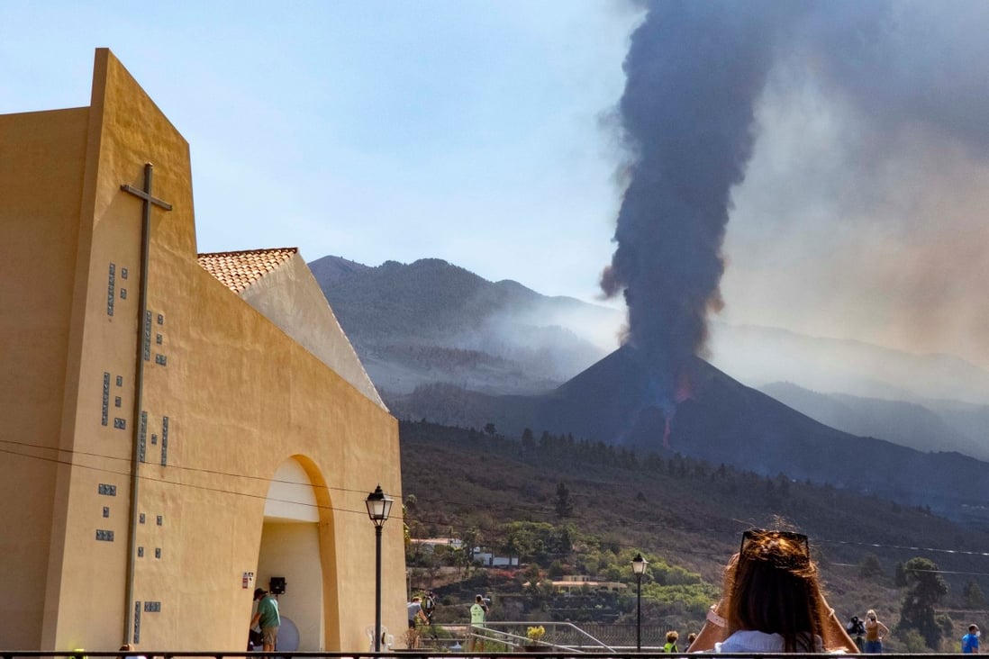 New river of lava threatens more buildings on La Palma following