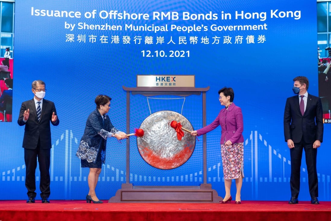 Carrie Lam Cheng Yuet-ngor (R), Chief Executive of Hong Kong, and Laura Cha Shih May-lung, chairwoman of the HKEX, strike the gong marking the launch of the bond on Tuesday. Photo: HKEX