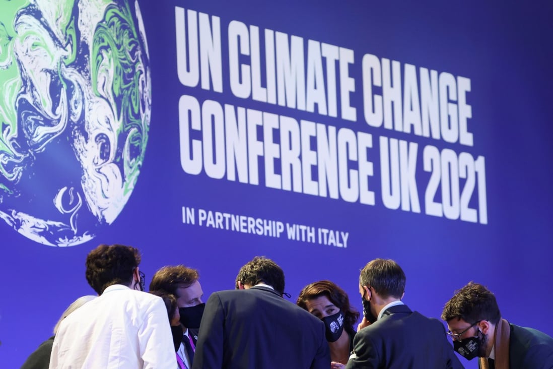 Delegates confer during COP26 meetings in Glasgow on November 13. Photo: Reuters