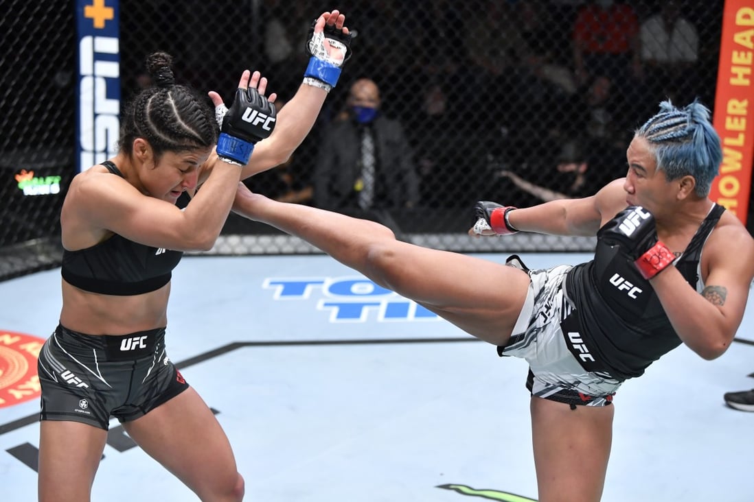 Thailand’s Loma Lookboonmee aims a kick at Loopy Godinez in their UFC Fight Night 198 strawweight clash in Las Vegas. Photo: Chris Unger/Zuffa LLC