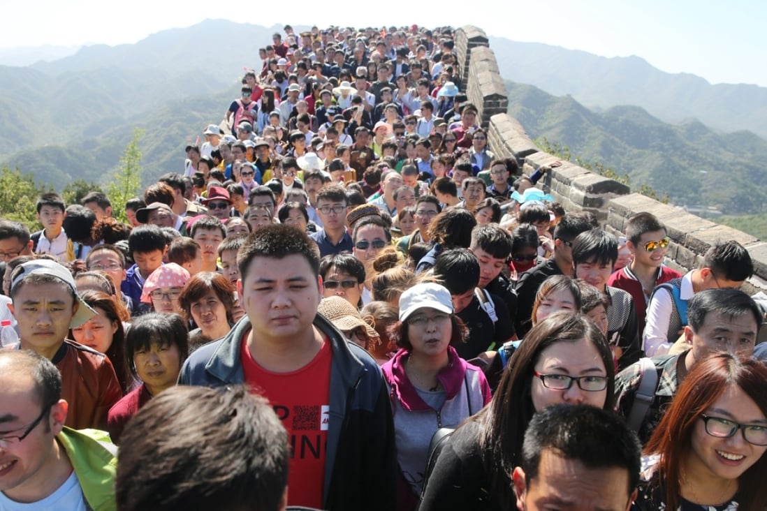 Tourists cram onto the Great Wall in Beijing on October. 2, 2015, the second day of the National Day holidays. Photo: Xinhua