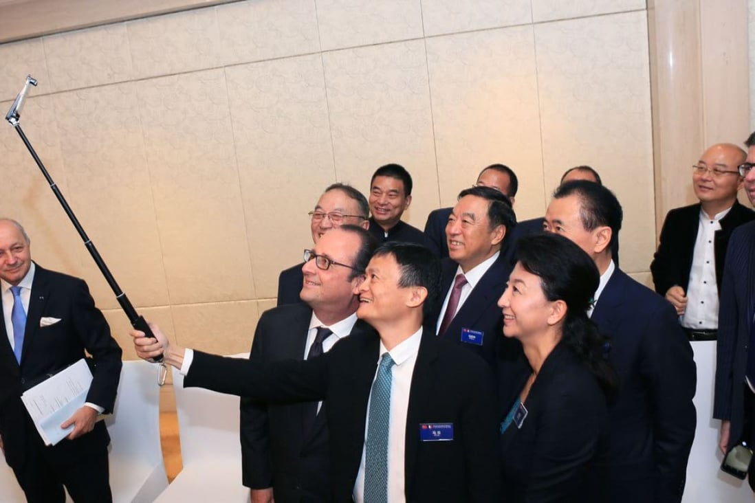 Visiting French President Francois Hollande poses for a selfie with Chinese entrepreneurs Liu Chuanzhi, Ma Yun, Wang Jianlin and others before a breakfast meeting held by China Entrepreneur Club in Beijing, earlier this month. Photo: Xinhua