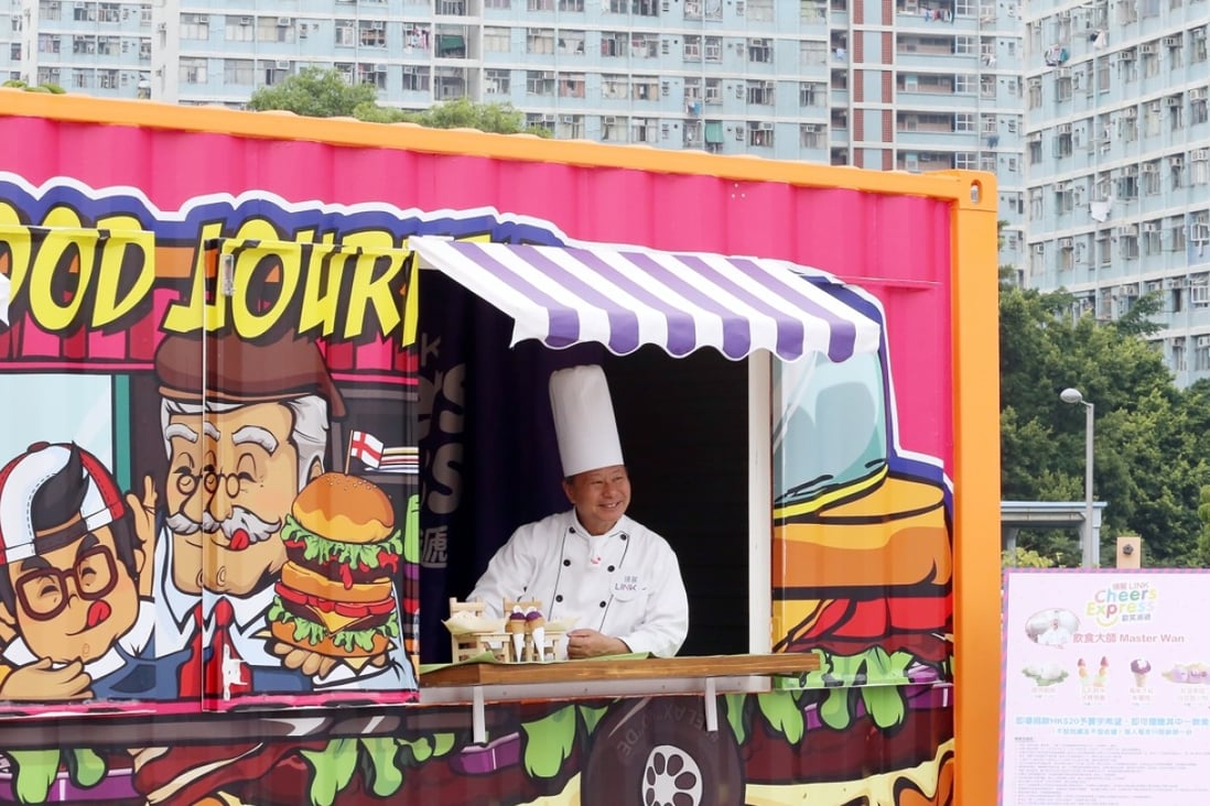 Master Wan of Link Reits "Cheers Express" food truck party in Lok Fu.