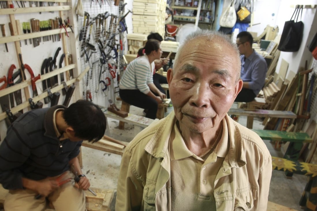 Lung Man-chuen oversees a class in the Ching Chun Warehouse, To Kwa Wan. Students must wait at least a year for a place on one of his courses. Photos: Dickson Lee