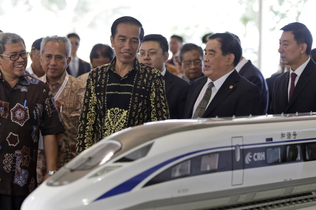 Indonesian President Joko Widodo (centre), and Director of Indonesia China High Speed Train Hanggoro Budi Wiryawan, President of China Railway Corp Sheng Guangzu and Chinese State Councilor Wang Yong (far right).Photo: AP