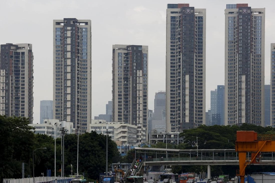 Apartment towers are seen in the southern Chinese city of Shenzhen on August 28, 2015. Photo: Reuters