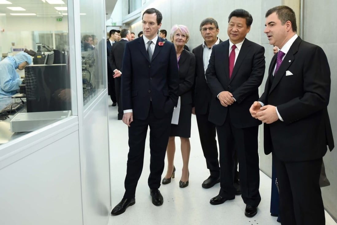 Chinese President Xi Jinping, second right, is accompanied by UK finance minister George Osborne, left, on a visit to the National Graphene Institute at the University of Manchester in Britain last year. Photo: EPA