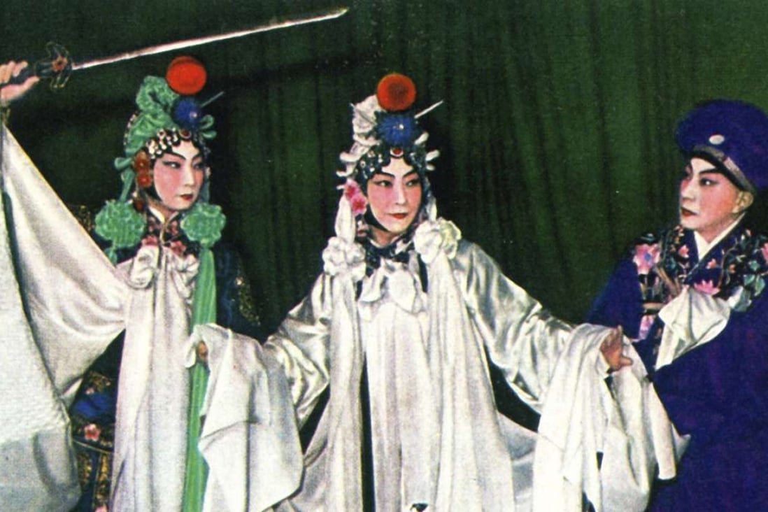 Mei Lanfang (centre) and son Mei Baojiu (left) with Peking opera master Yu Zhenfei in a performance of the Broken Bridge.