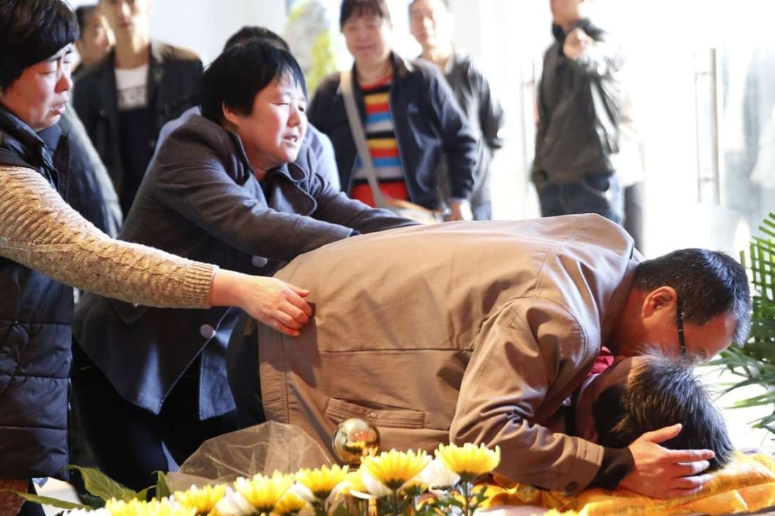 Family members mourn Wei Zexi, the 21-year-old Chinese student who died from cancer, at his funeral in Xianyang, Xian in northwestern Shaanxi province. Photo: China Foto Press