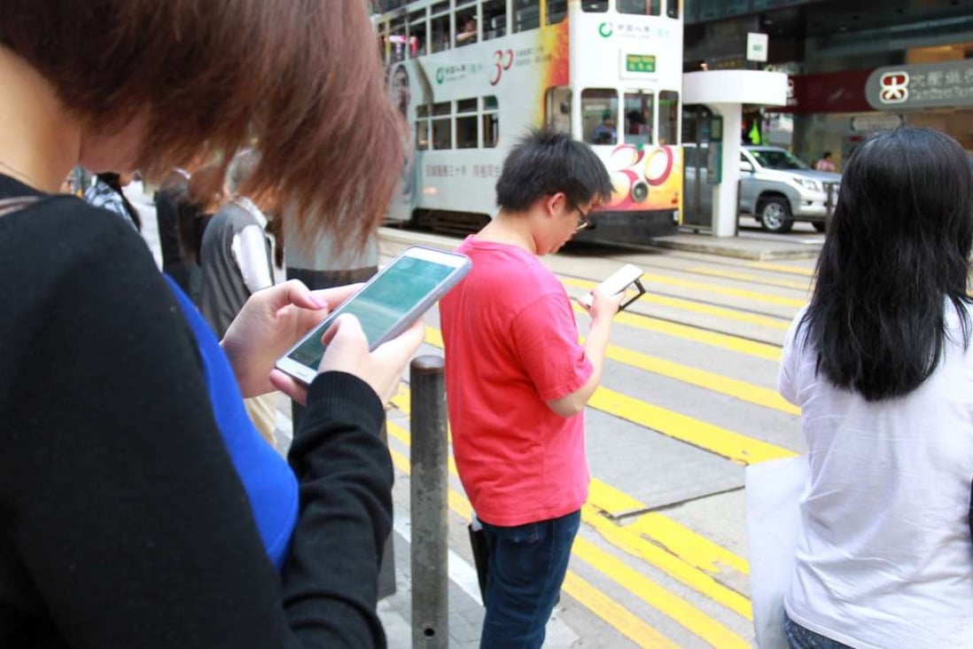How stupid and smartphones go together in Hong Kong South China