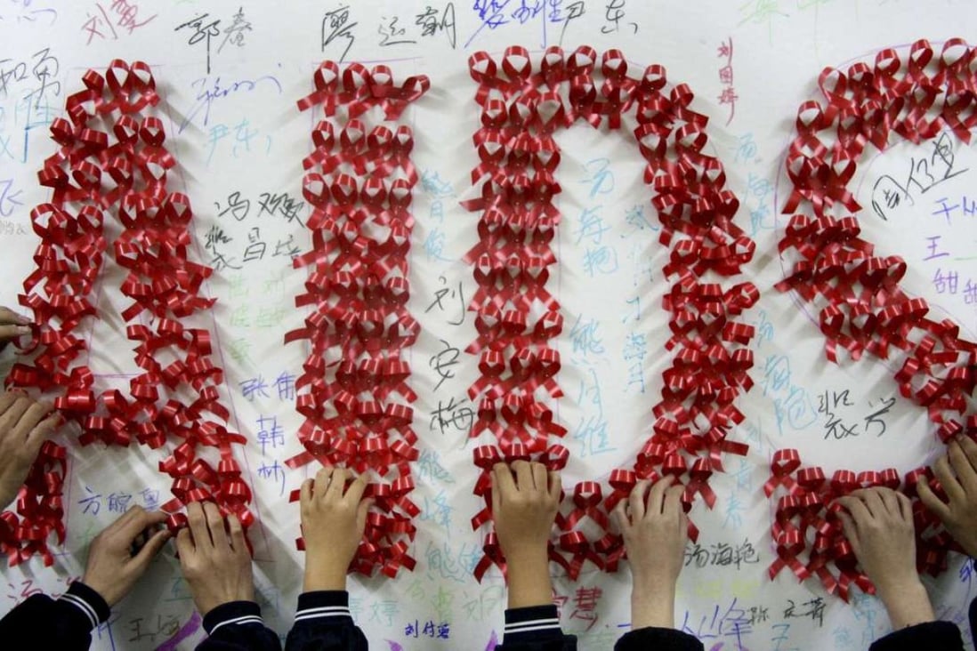 Chinese students make a poster to mark World Aids Day in Anhui province. Photo: AFP