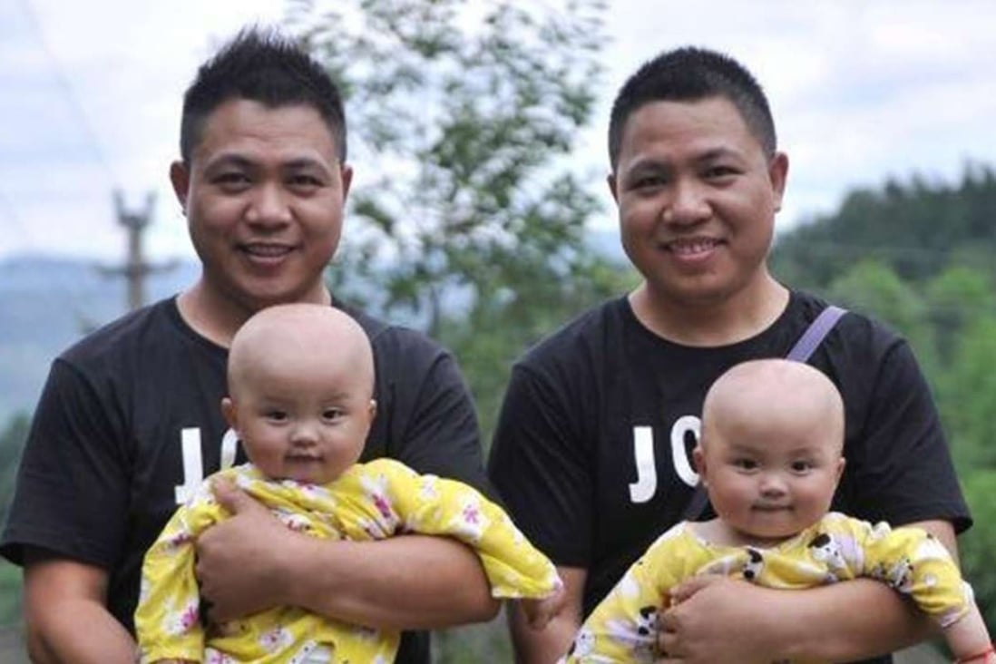 Two sets of twins from the village. Photo: Sina.cn