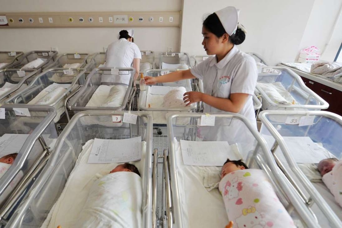 斌Nurses care for newborns in a hospital in Gansu province. Decades of large-scale immunisation for infants have reduced the occurrence of chronic HBV among young children. Photo: Xinhua