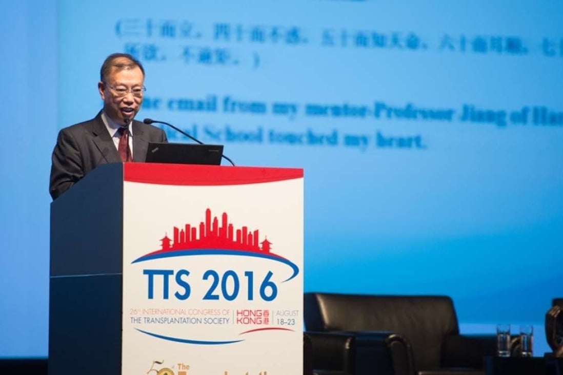 Former deputy health minister Huang Jiefu addresses an international transplant conference in Hong Kong. Photo: The Transplantation Society