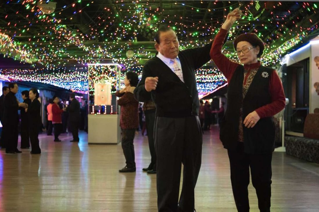 An elderly Korean couple dance inside the Kukilgwan Palace in Seoul. Pension funds in the country are looking at how to achieve better returns in today’s low interest-rate environment. Photo: AFP