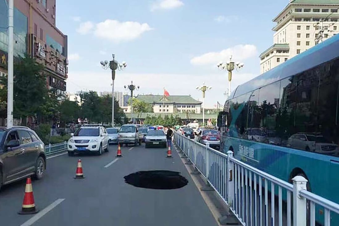 One of the sinkholes reported in Lanzhou. Photo: Sina.com