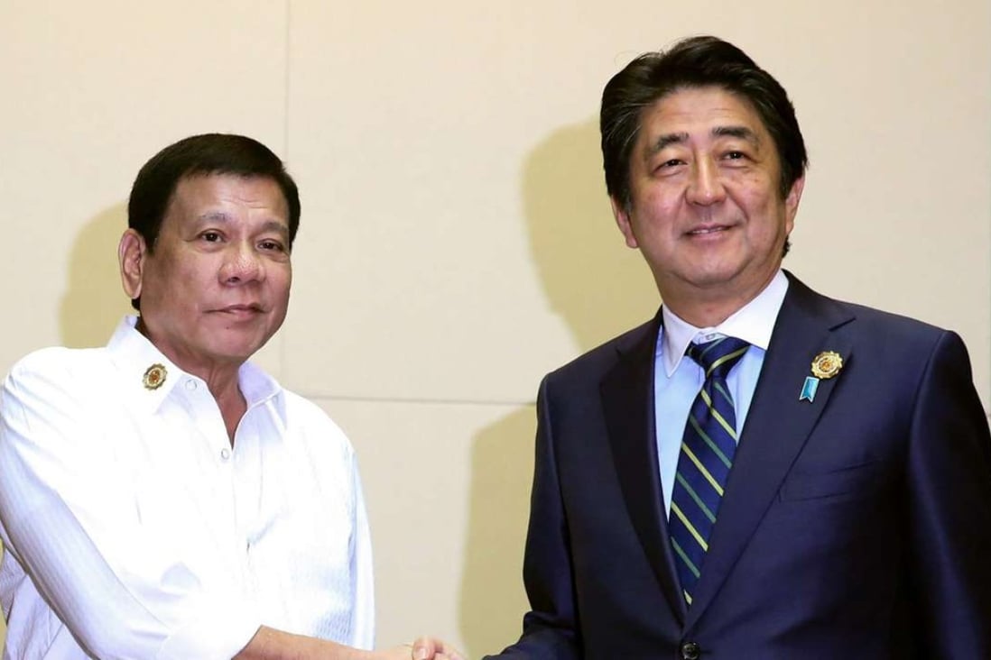 Philippines President Rodrigo Duterte and Japanese Prime Minister Shinzo Abe shaking hands during their meeting on the sidelines of the Association of Southeast Asian Nations summit. Photo: EPA