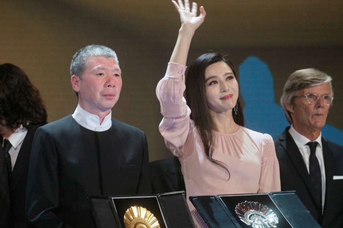 Chinese director Feng Xiaogang holds up the Concha de Oro (Golden Shell) award for best film alongside Chinese actress Fan Bingbing, holding the Concha de Plata (Silver Shell) for best actress at the San Sebastian Film Festival in Spain. Photo: Reuters
