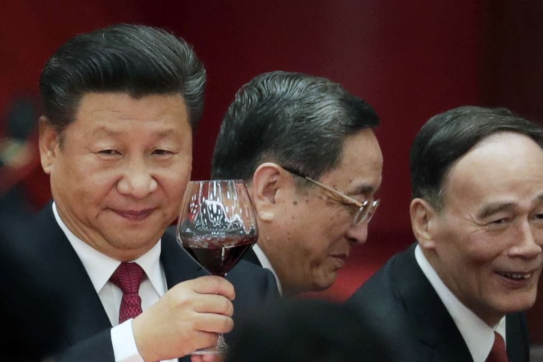 Chinese President Xi Jinping, left, makes a toast to mark China’s National Day on October 1. His visit to Bangladesh will be the first by any Chinese head of state to Bangladesh since President Li Xiannian’s visit in March 1986. Photo: AP