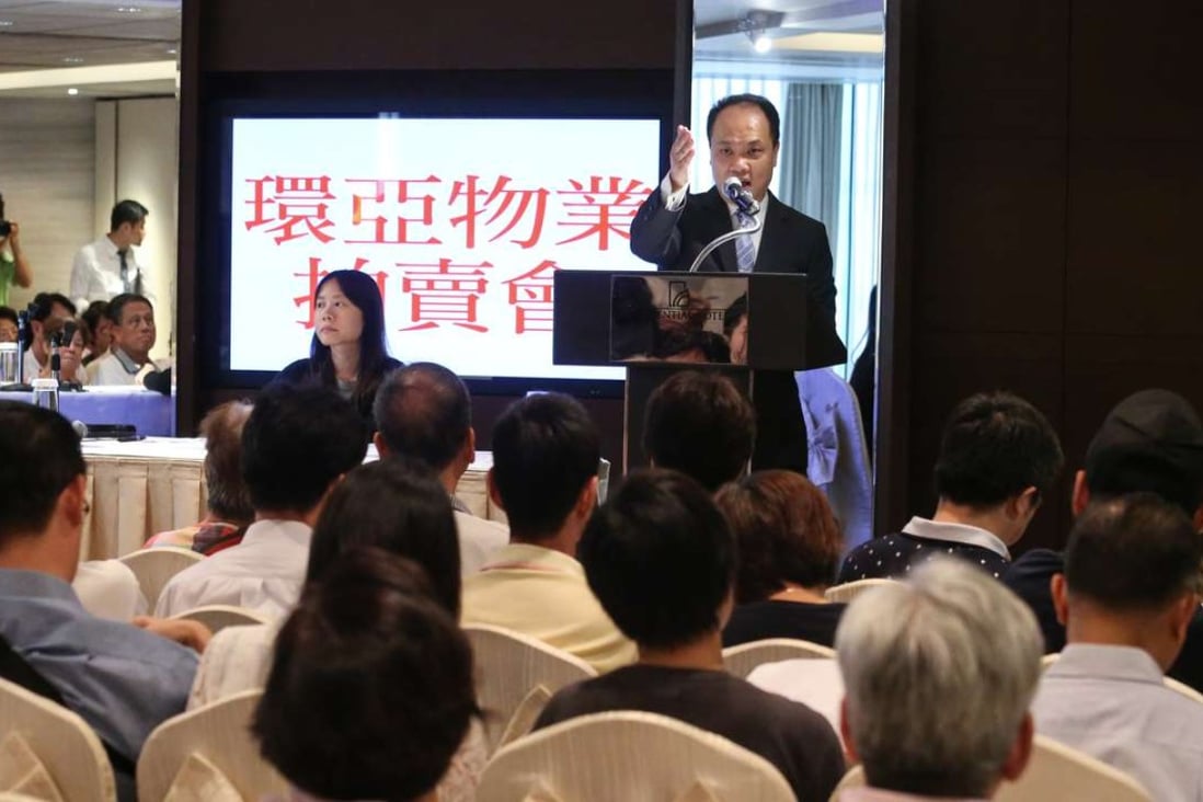 Auctioneers failed to gavel off the luxury flat on 39 Conduit Road because of an aggressive reserve price one analyst said. AA Property managing director Tsang Kit-chun hosts the auction on October 23, 2016 ,. Photo: K Y Cheng
