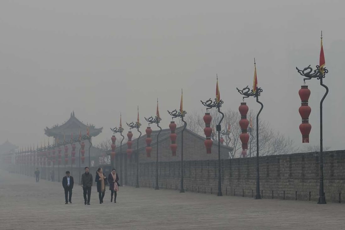 A picture taken last year of thick smog in Xian. Photo: Xinhua