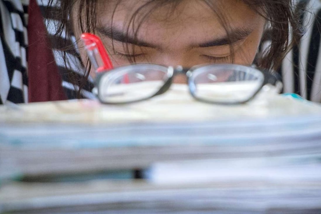 A girl concentrates on study in preparation for the national college entrance exams in Hefei, Anhui province. Photo: Xinhua