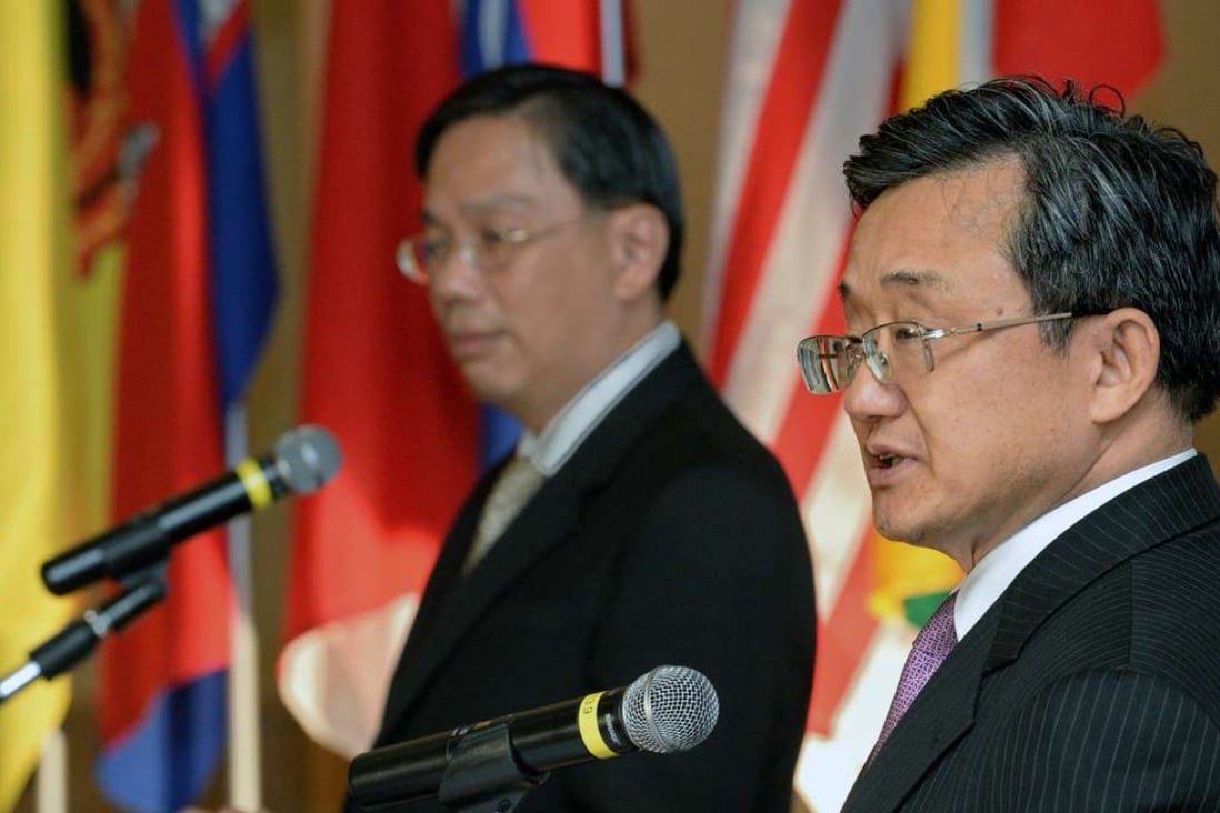 China’s Foreign Affairs Vice-Minister Liu Zhenmin, right, and Singapore's Foreign Affairs Permanent Secretary Chee Wee Kiong. Photo: AFP