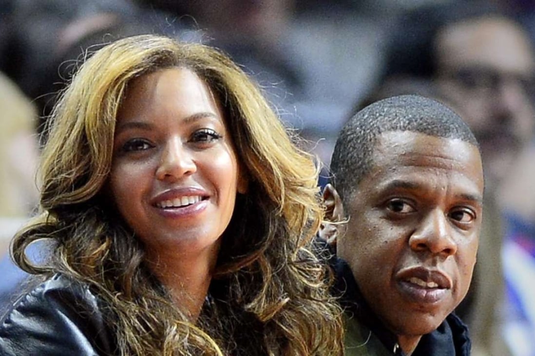 US singers Beyonce (L) and her husband Jay Z (R) sit courtside at the Brooklyn Nets at Los Angeles Clippers NBA basketball game in Los Angeles, California. Beyonce Knowles is pregnant with twins as she and her husband Jay Z confirmed via social media. Photo: EPA