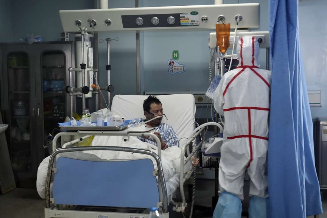 A patient infected with H7N9 is treated at the Wuhan Medical Treatment Centre in Wuhan (武漢) in Hubei (湖北) province. Photo: AP