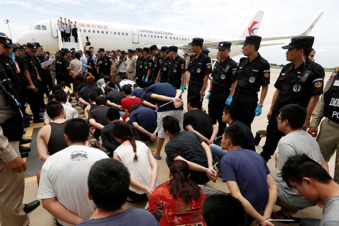 Taiwanese and mainland Chinese suspects of telecom fraud await deportation from Cambodia to mainland China at Phnom Penh in June 2016. Photo: Reuters