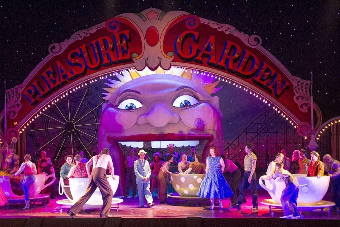 A scene from Phelim McDermott's Coney Island-set Cosi fan tutte, from the original production at the English National Opera. Photo: Martin Smith