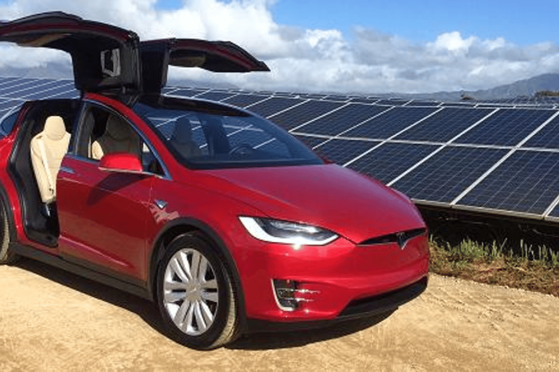 Tesla battery packs power the Hawaiian island of Kauai after dark
