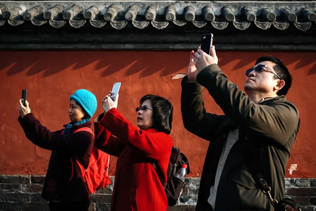 China’s major telecoms are expected to report weaker annual results for 2016 this week in spite of continuing growth in mobile subscribers. Photo: EPA
