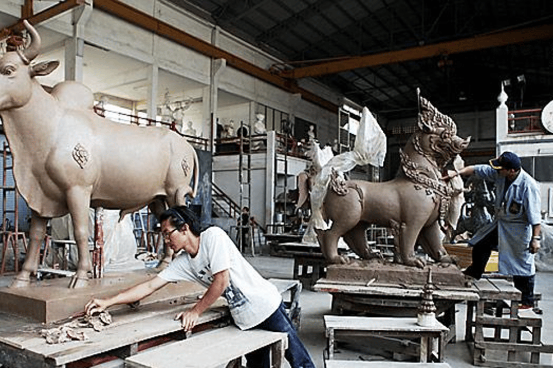The sculptors fine tune every detail to create a sculpture that befits the royal funeral. Photo: Jetjaras Na Ranong