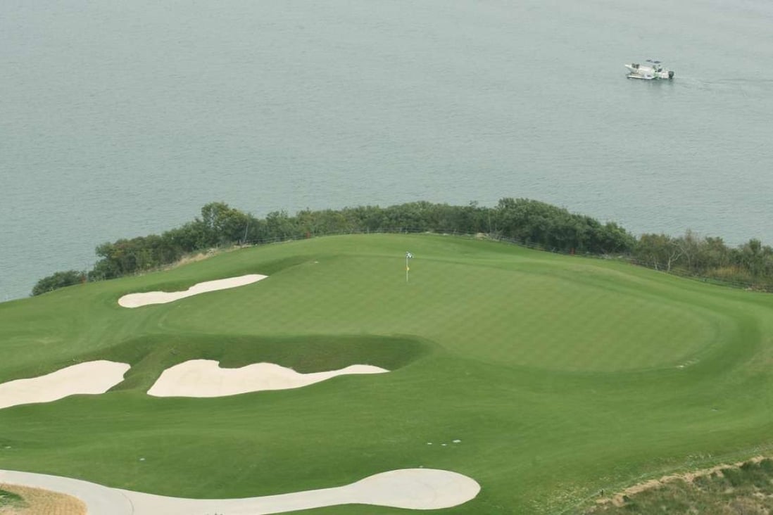The public golf facility at Kau Sai Chau, offers players the choice of the North, South and East courses.