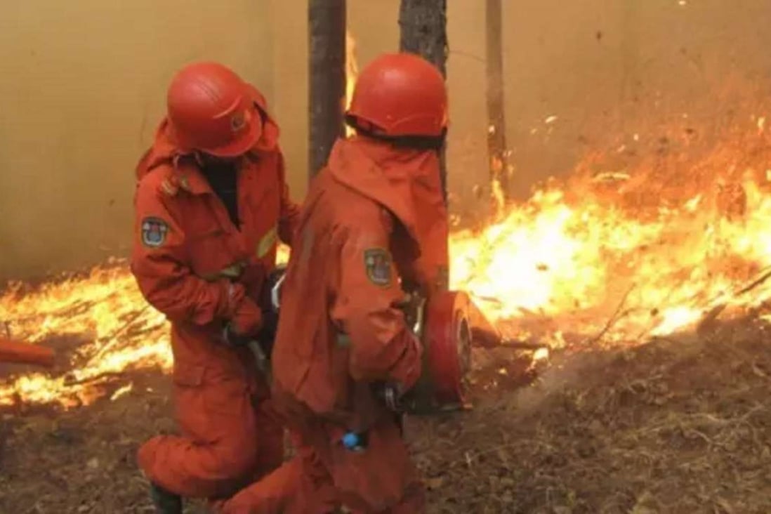 Firefighters pictured tackling the blaze in Inner Mongolia. Photo: Weixin.qq.com