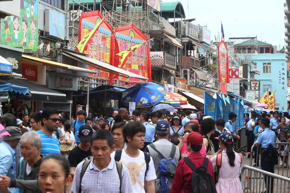 The festival saw tens of thousands flock to the island, but businesses did not register a spike in sales. Photo: K. Y. Cheng