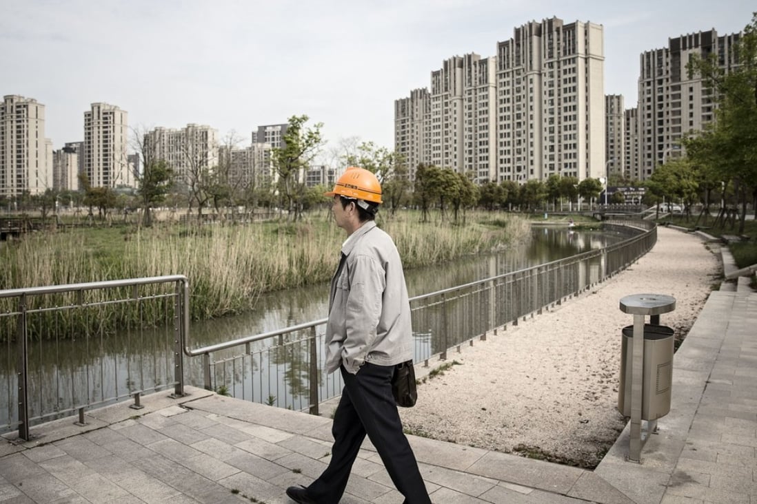The price cap set by the Shanghai authorities earlier this year has pushed prices of new homes below those in the second-hand market nearby, prompting buyers to rush to the primary market in droves. Photo: Bloomberg