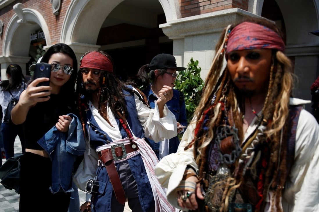 Fans pose for pictures ahead of the global premiere of Pirates of the Caribbean: Dead Men Tell No Tales in Shanghai. Photo: Reuters