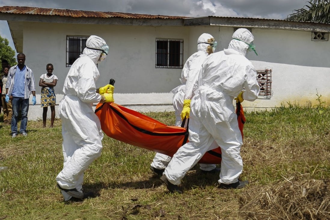 File photo of a Liberian Red Cross burial team retrieving a body during the 2014 outbreak. Photo: EPA