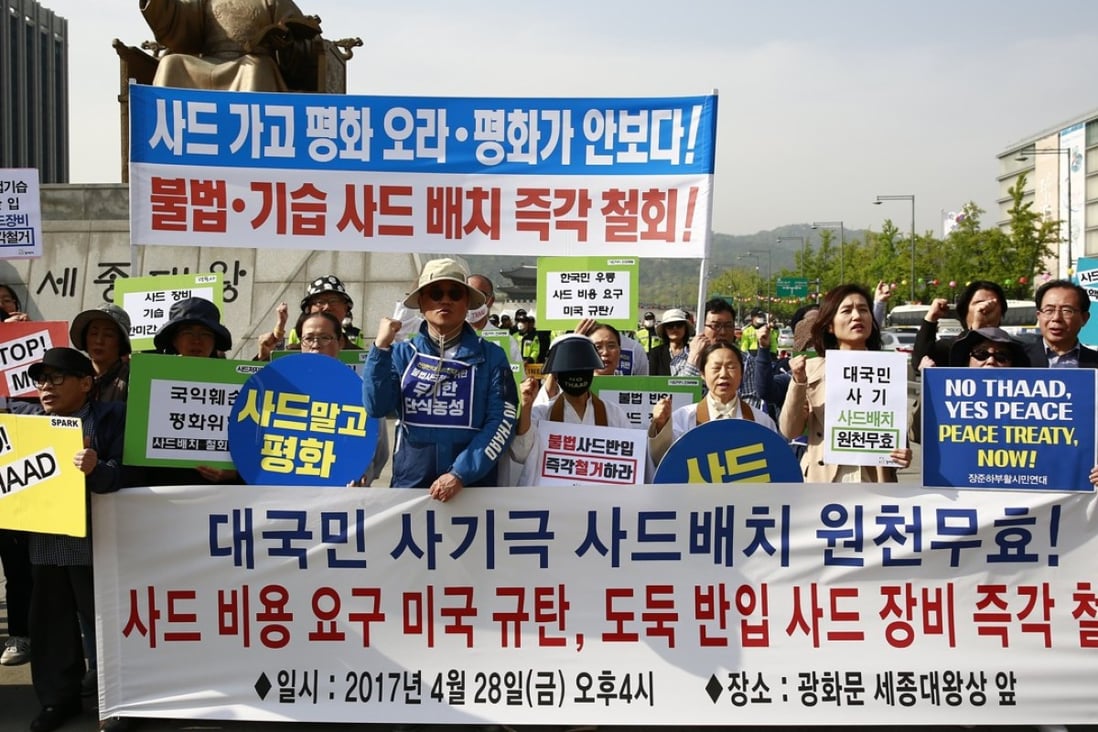 South Korean protesters call for a peace treaty on the Korean peninsula as they demand the removal of the THAAD system, at a rally near the US embassy in Seoul on April 28. Photo: EPA